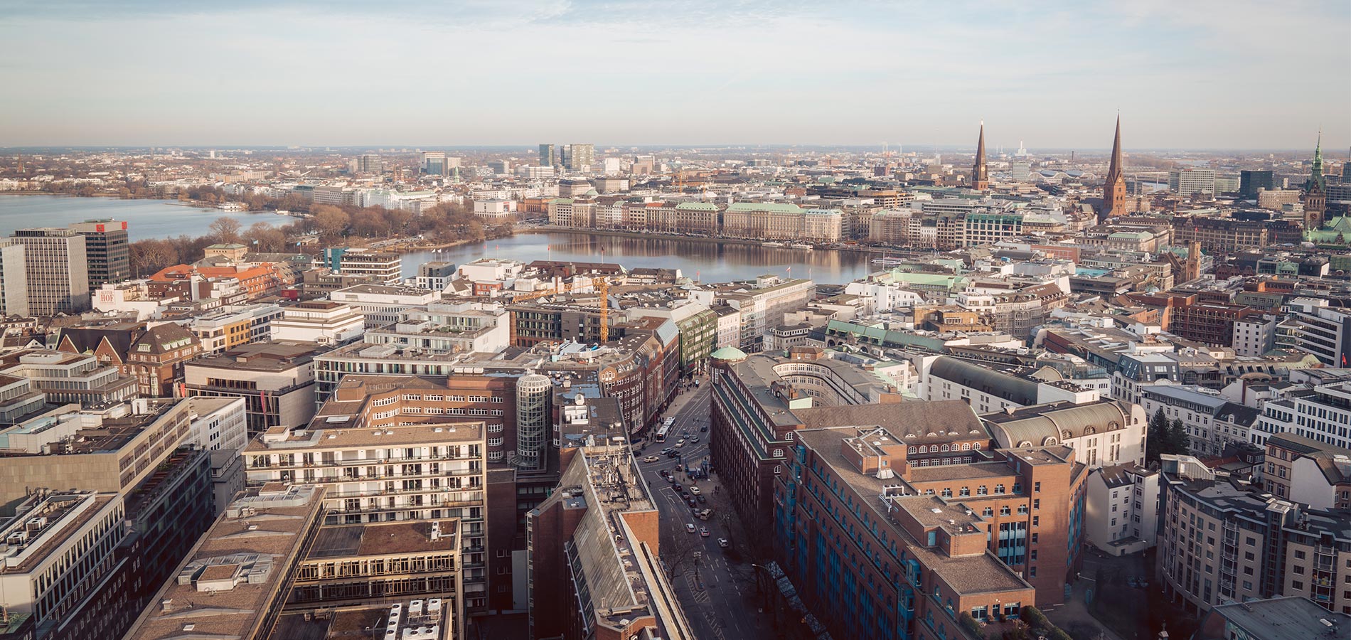 Eventlocation in Hamburg von NORD EVENT - Panoramadeck - Ausblick auf Hamburg am Tag