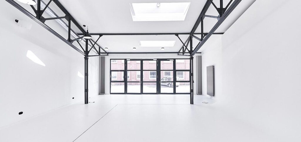 Eventlocation in Hamburg von NORD EVENT - Studio Gleis 7 - Innenraum Helga Fensteransicht