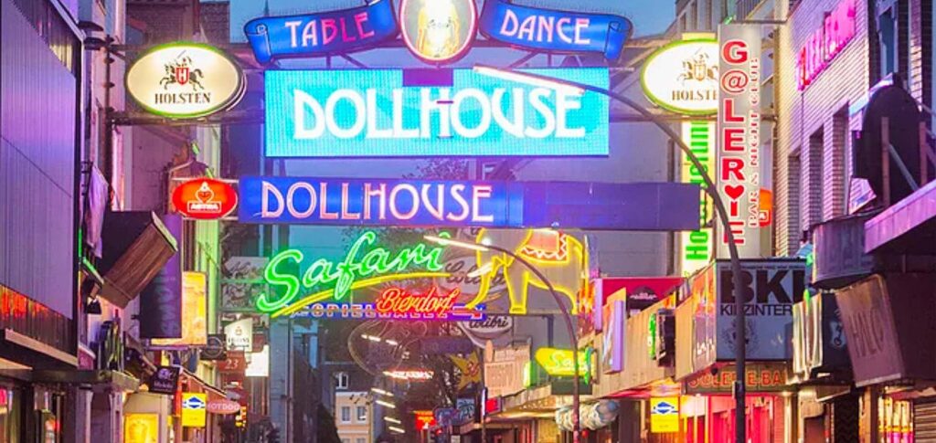Teamevents in Hamburg - Reeperbahn Tour - Dollhouse