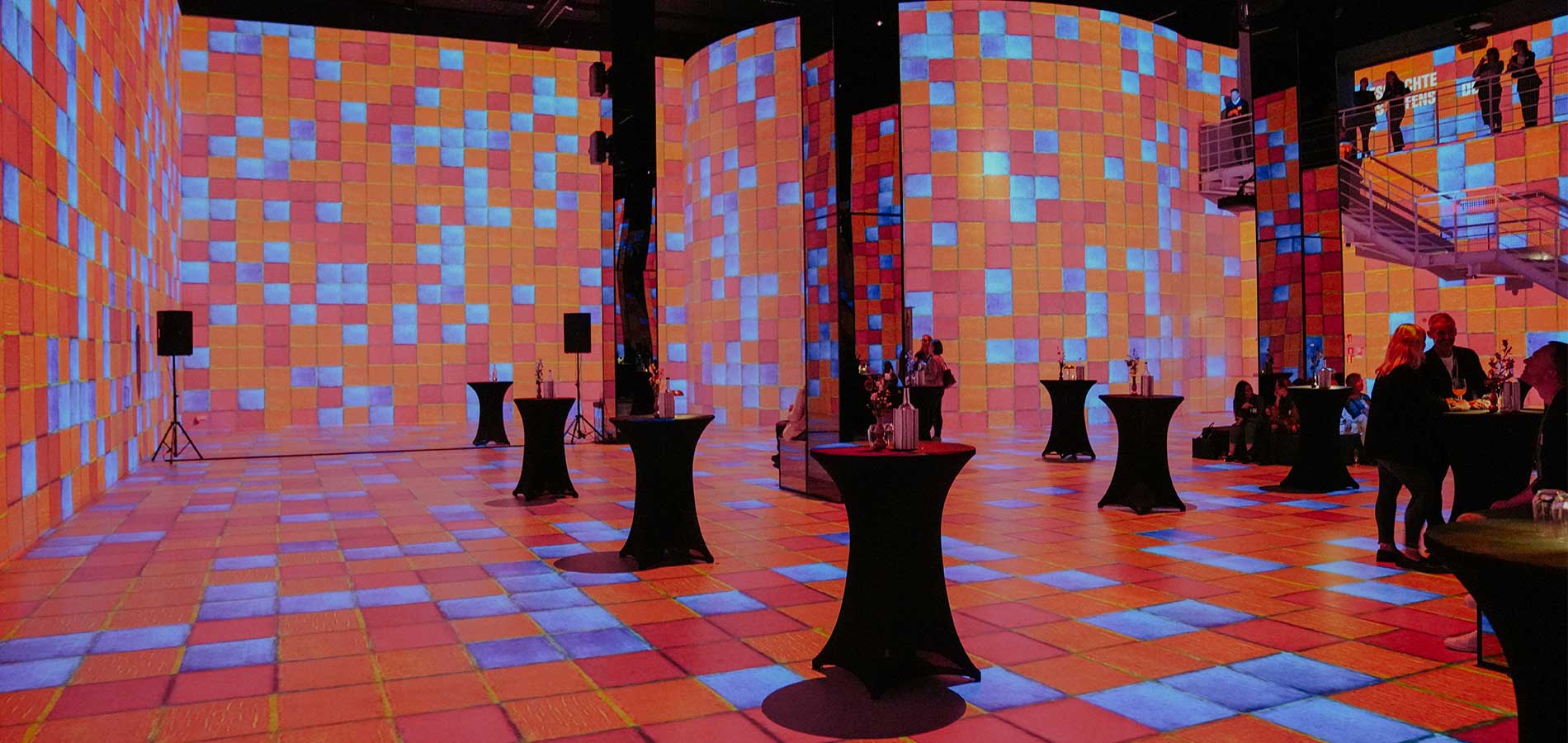 Eventlocations_Port_de_Lumiere_Stehtische©NORD-EVENT-GmbH Eventlocation in Hamburg von NORD EVENT - Port de Lumières - Stehtische