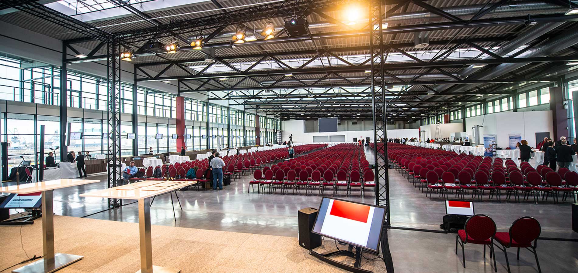 Eventlocation in Hamburg von NORD EVENT - Cruise Center Steinwerder - Tagung mit Stuhlreihen