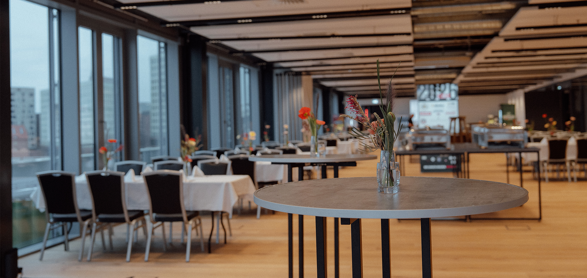 Eventlocations in Hamburg von NORD EVENT - Factory Hammerbrooklyn - Town and Harbour View Mischbestuhlung