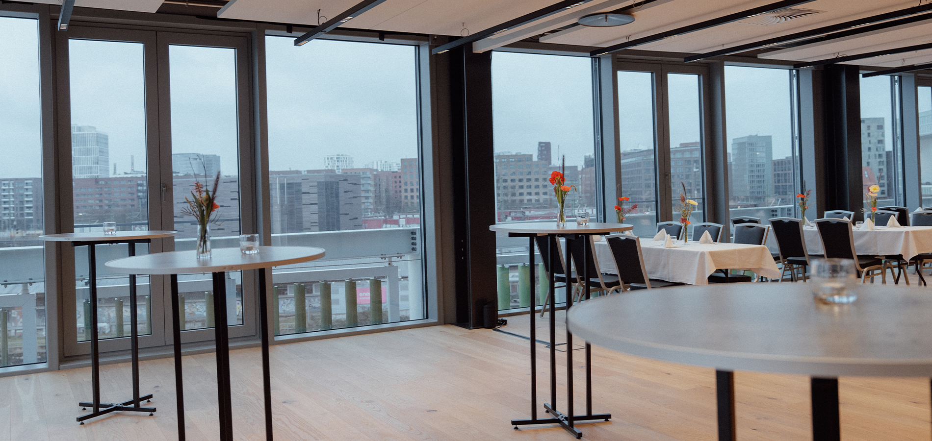 Eventlocations in Hamburg von NORD EVENT - Factory Hammerbrooklyn - Town and Harbour View - Stehempfang