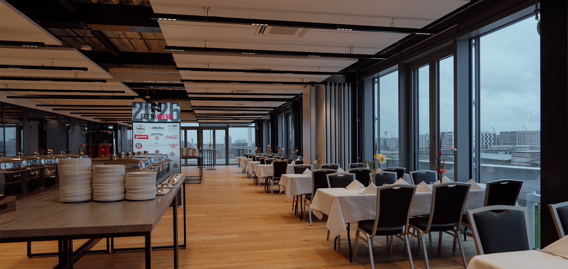 Eventlocations in Hamburg von NORD EVENT - Factory Hammerbrooklyn - Town and Harbour View Tafeln