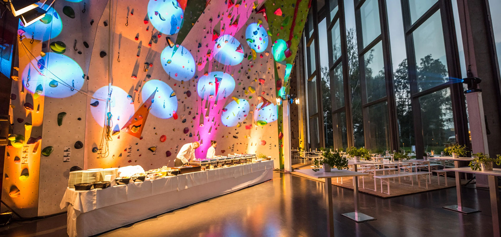 Eventlocation_Hamburg_Nordwandhalle_Abendveranstaltung_Catering©Nordwandhalle-Betriebsgesellschaft-mbH Eventlocations in Hamburg von NORD EVENT - Engel & Völkers Headquarters - Abendveranstaltung mit Catering