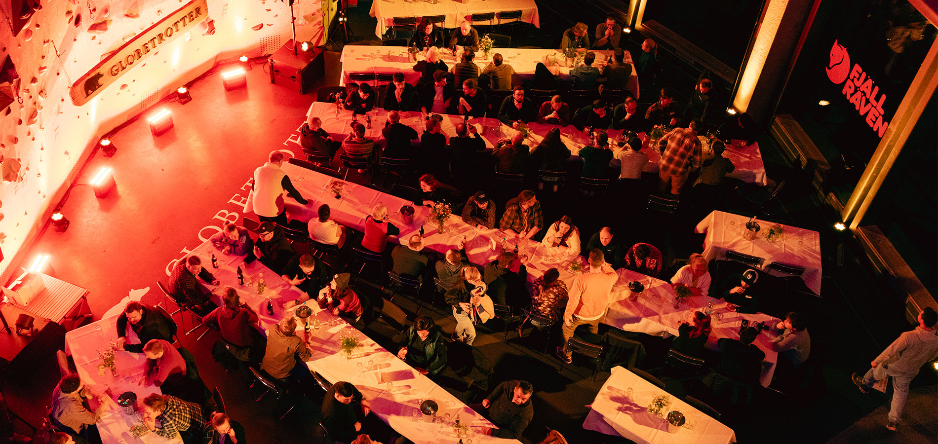 Eventlocation_Hamburg_Nordwandhalle_Abendveranstaltung_Tafeln©Nordwandhalle-Betriebsgesellschaft-mbH Eventlocations in Hamburg von NORD EVENT - Nordwandhalle - Abendveranstaltung mit Tafeln