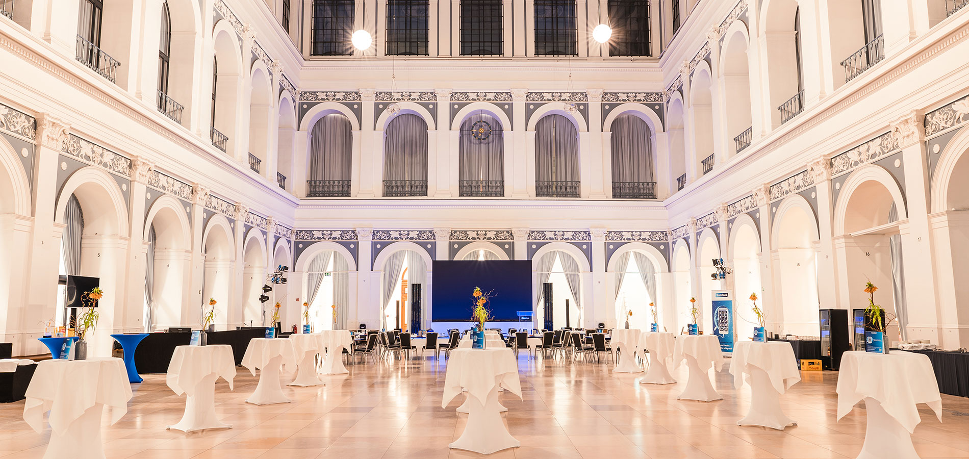 Full Service Eventagentur in Hamburg - NORD EVENT - Eventausstattung - Stehtische